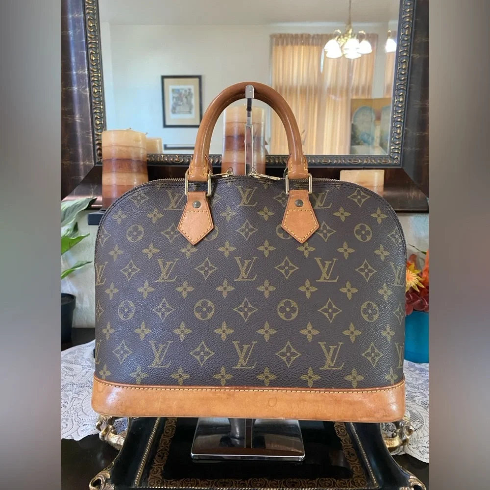 Louis Vuitton CLASSIC Alma Monogram Handbag M51130, Authentic, with dust bag - Picture 2 of 16